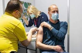 Príncipe William recebe a primeira dose da vacina contra a Covid