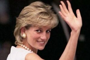 Últimas palavras de princesa Diana no acidente são reveladas por chefe dos bombeiros BBC pede desculpas por entrevista com princesa Diana obtida por meio de mentiras