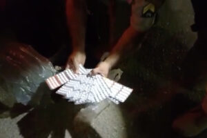 Polícia flagrou um motorista de ônibus com 600 comprimidos do medicamento popularmente conhecido como 'rebites, na BR-153, em Porangatu