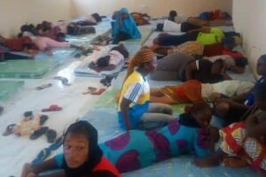 Homens armados sequestraram crianças em escola da Nigéria (Foto: CNN)