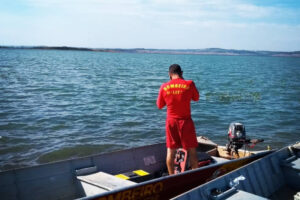 Mecânico náutico é encontrado morto afogado em lago de Três Ranchos (Foto: Divulgação / Bombeiros)