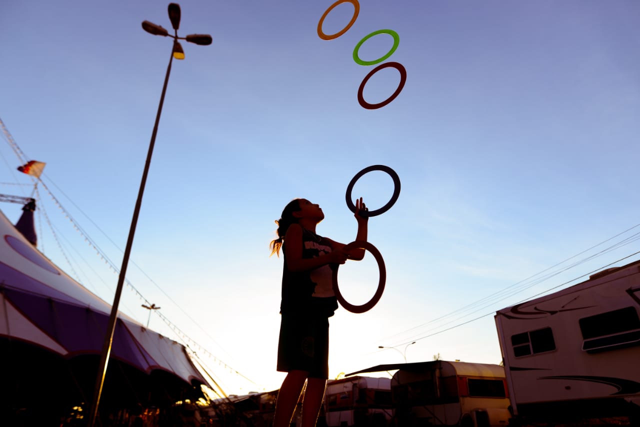 Artistas de circo retomam atividades em meio a futuro incerto