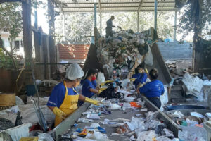 Cooperativas de reciclagem reduzem pessoal na pandemia por falta de material