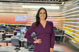 Carla Cecato é demitida da Record TV por e-mail após 16 anos na emissora