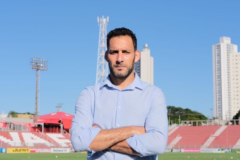 Frontini, diretor de futebol do Vila Nova