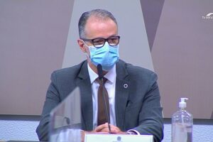 Presidente da Anvisa confirma reunião para alterar bula da cloroquina contra Covid