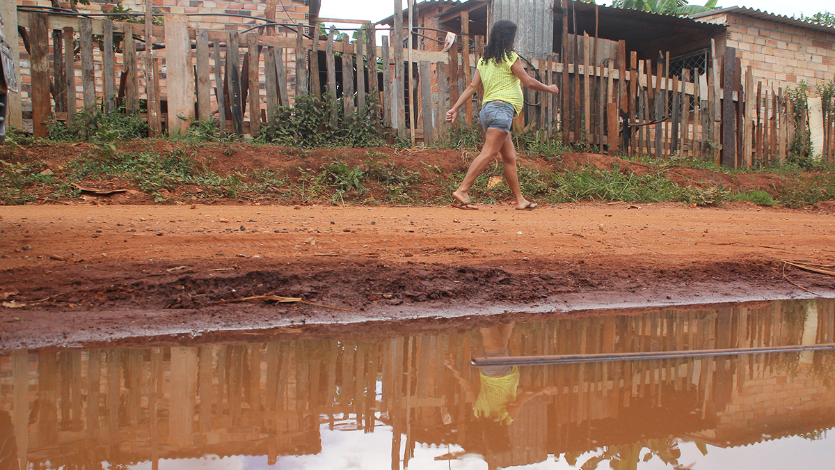 Moradias precárias em Aparecida de Goiânia (Foto: Igor Caldas/MaisGoiás)