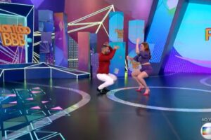 Gil e Ana Clara, ex BBBs, dançam 'Tchaki Tchaki' no plantão BBB