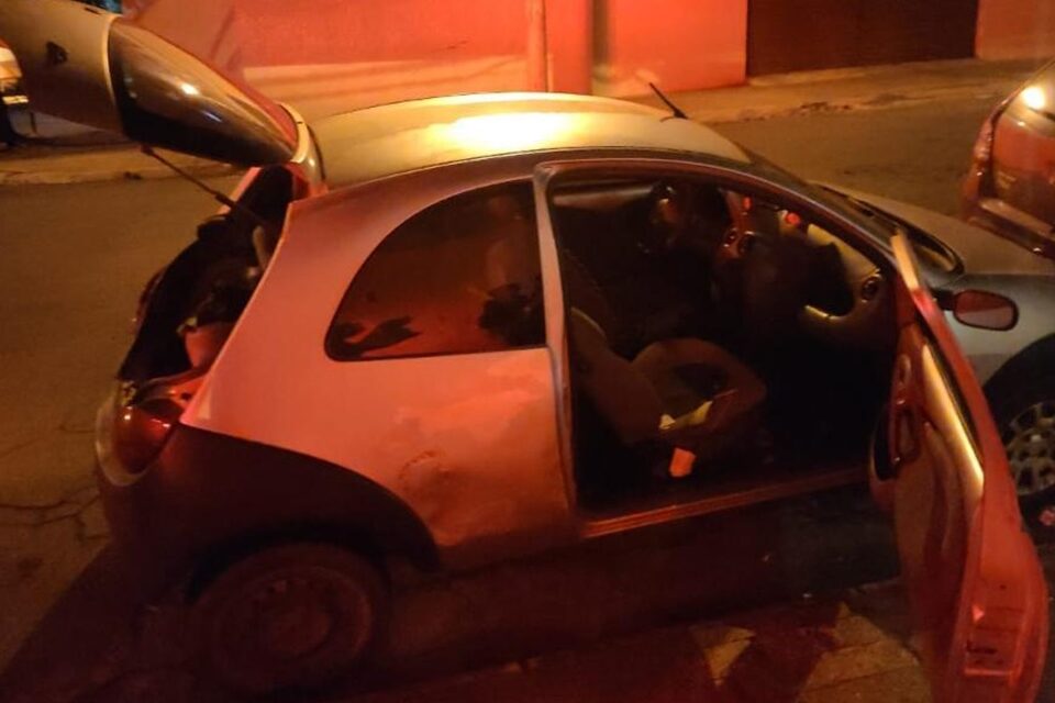 -Um homem de 33 anos tentou se esconder dentro de um carro para roubar o veículo, mas foi encontrado e capturado em Anápolis Homem se esconde dentro do carro para roubá-lo, mas é preso em Anápolis