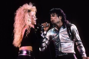 Sheryl Crow diz que foi assediada por empresário de Michael Jackson