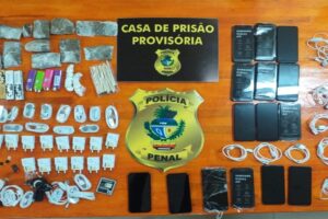 Um homem, de 34 anos, foi preso ao tentar entrar rastejando com drogas na Casa de Prisão Provisória (CPP), em Aparecida de Goiânia. (Foto: divulgação/DGAP)