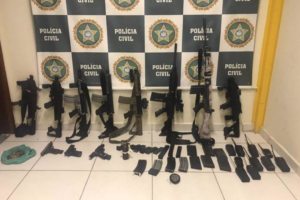 Armas que foram apreendidas pela polícia em Itaguaí, em outubro de 2020. - Divulgação/Polícia Civil