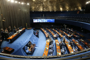 Senado aprova MP que viabiliza a privatização da Eletrobras