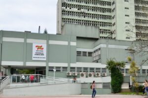 polícia - Adolescente finge ser médica e é apreendida em hospital de Florianópolis
