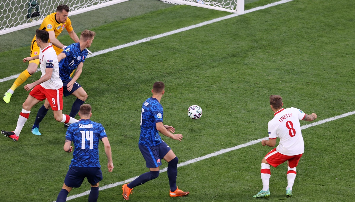 Lewandowski passa em branco e Polônia perde da Eslováquia ...