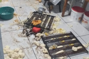 Preso suspeito de furtar uma padaria em Goiandira. Padaria teve diversos itens quebrados e alimentos jogados pelo chão