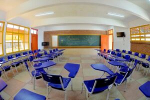 Pedido de vista pode atrasar aumento de professores estaduais em Goiás