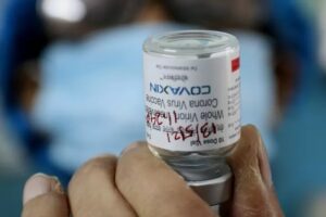 Emails obtidos pela Folha mostram que o Ministério da Saúde do governo de Jair Bolsonaro negociou oficialmente venda de vacinas com representantes da Davati Medical Supply. (Foto: reprodução/UOL)