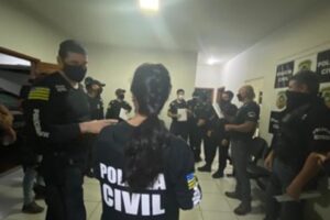 Operação prende seis suspeitos de tráfico de drogas em Catalão - grupo - mulheres