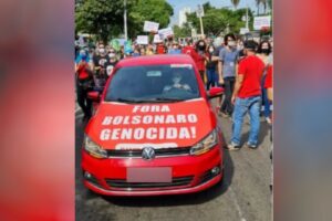 Carro do ex-vereador Arquidones Bites, que ontem foi detido por chamar Bolsonaro de genocida (Foto: Divulgação)