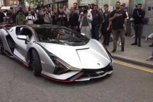 Brasileiro causa tumulto ao ir buscar Lamborghini Sián de R$ 22 milhões em Londres