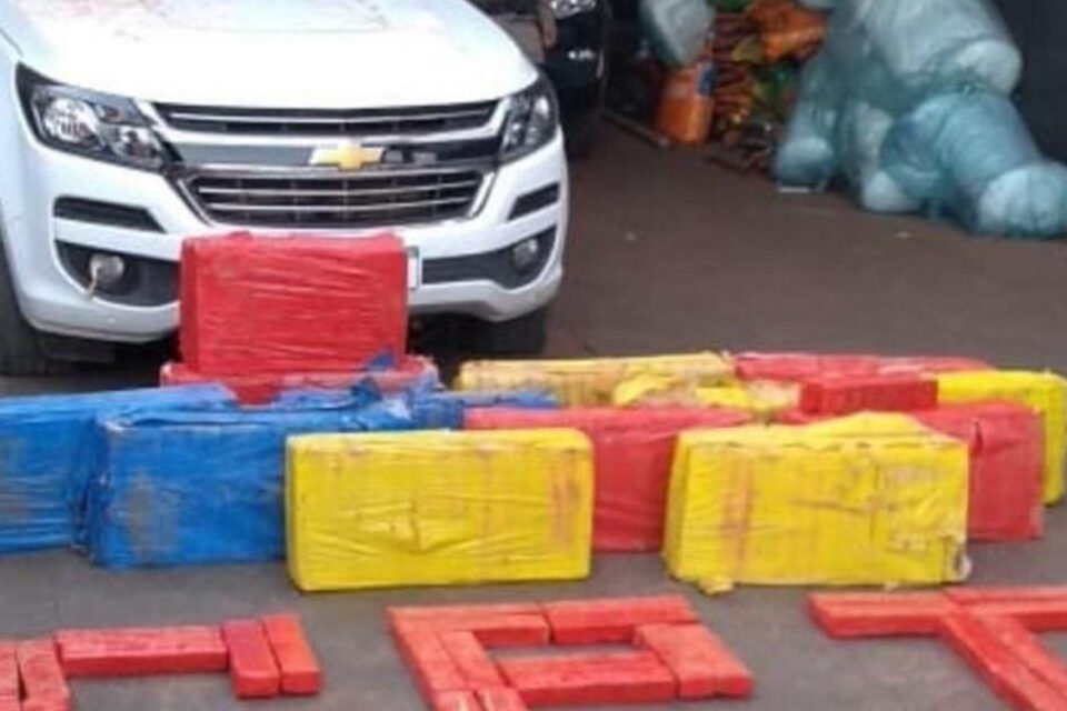 PMs interceptam carregamento com 500 kg de drogas em Caldas