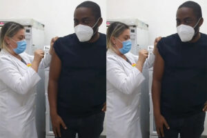 Lázaro Ramos é vacinado contra covid-19: 'a chance que milhares não tiveram'