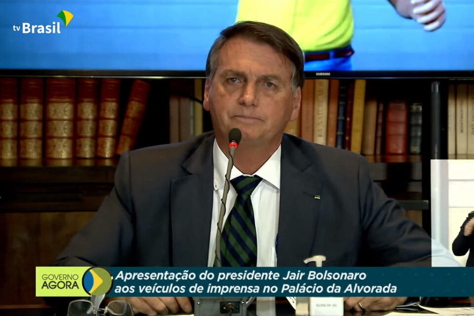 Presidente voltou a atacar sistema eleitoral em transmissão em rede social reproduzida pela TV Brasil, órgão do governo federal