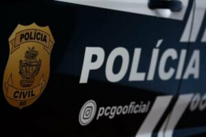 A Polícia Civil cumpriu quatro mandados de busca e apreensão contra suspeitos de de cometerem crime tributário em Goiás.