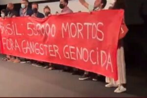 Brasileiros em Cannes protestam contra Bolsonaro: 'Fora, gângster genocida'