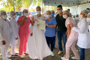Em Goianésia, noiva se casa e vai ao posto tomar 1ª dose da vacina