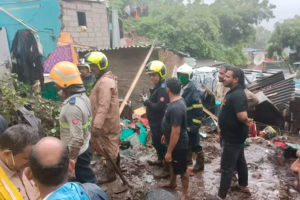 Deslizamentos de terra deixam ao menos 30 mortos em Mumbai1