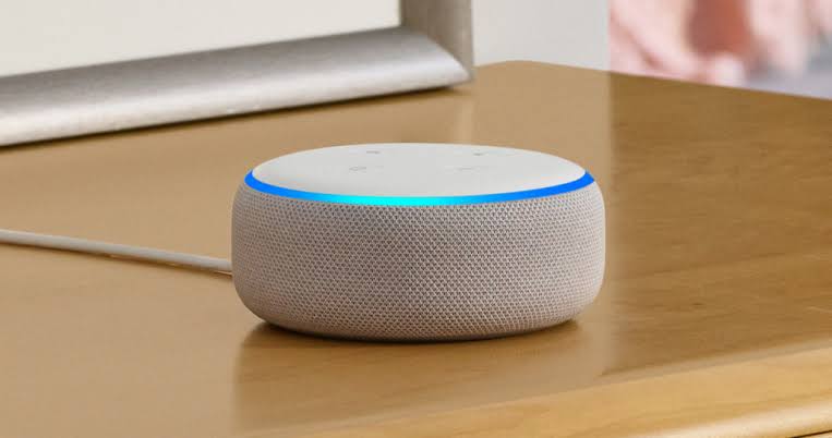 Echo Dot, aparelho que usa a inteligência artificial da Amazon, chamada Alexa (Foto: Divulgação)
