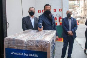 João Doria acompanha a entrega de 800 mil doses de Coronavac ao Ministério da Saúde - Divulgação/Governo do Estado de São Paulo