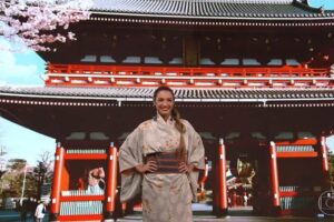 Patrícia Poeta usa quimono japonês e é acusada de apropriação cultural