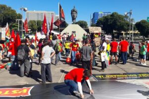 Manifestantes de 187 cidades voltam às ruas contra Bolsonaro 