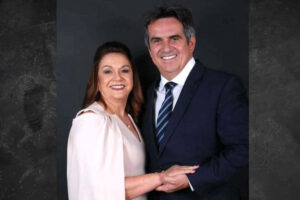 Eliane Nogueira, mãe do parlamentar, é sua primeira-suplente e deve ocupar o posto