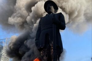 Restauração da estátua incendiada de Borba Gato será paga por empresário (Foto: reprodução/Revolução Popular)