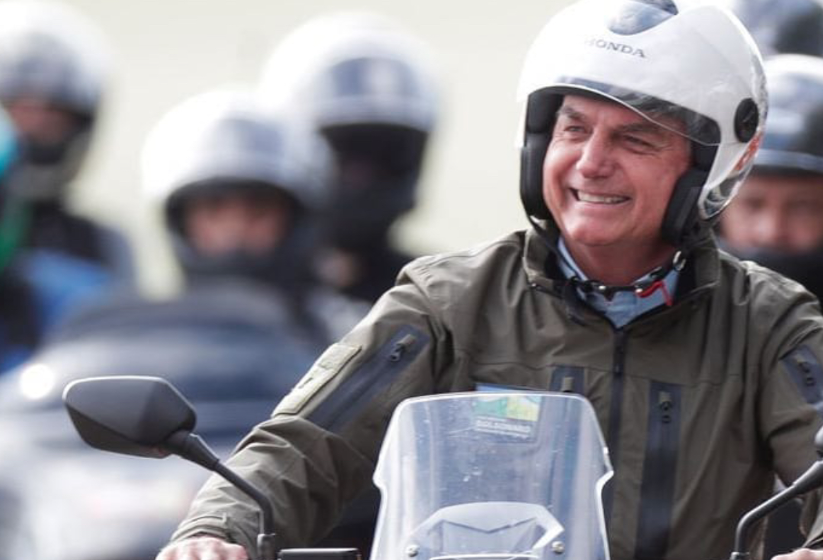 Ex-presidente era acompanhado por até 300 pessoas Cartão corporativo de Bolsonaro: cada motociata custou R$ 100 mil