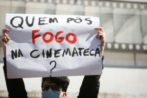Federação global de cinema culpa governo Bolsonaro por incêndio na Cinemateca