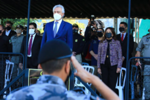 Governador Ronaldo Caiado (DEM) na entrega do prédio reformado do Comando de Missões Especiais da PM (Foto: Divulgação)
