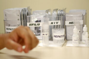Testes rápidos de hepatites B e C, HIV e sífilis serão oferecidos pela prefeitura de Aparecida (Foto: Rodrigo Nunes/Ministério da Saúde)