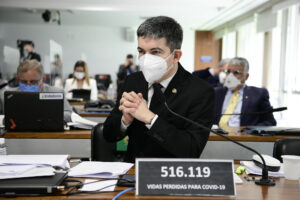 CPI quer avançar em denúncia de propina de US$ 1 por dose Luiz Paulo Dominguetti Pereira disse que recebeu o que aumentasse o valor de cada dose para que fechasse negócio com a Saúde