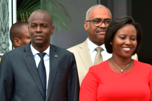 Viúva de presidente assassinado retorna ao Haiti com colete à prova de balas