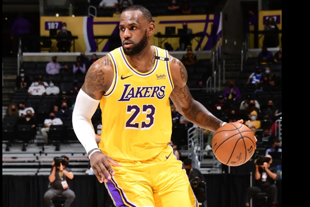 LeBron James renova com o Los Angeles Lakers e torna-se o atleta