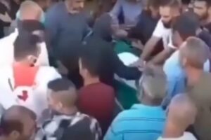 Homem declarado como morto acorda e causa desespero em funeral, no Líbano
