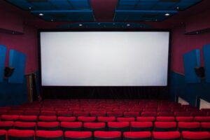 Pandemia fecha cerca de 300 salas de cinema pelo Brasil e freia expansão do setor