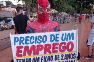 'Homem-Aranha' que escalou viaduto para pedir emprego é indiciado por furto em Caldas (Foto: Divulgação)