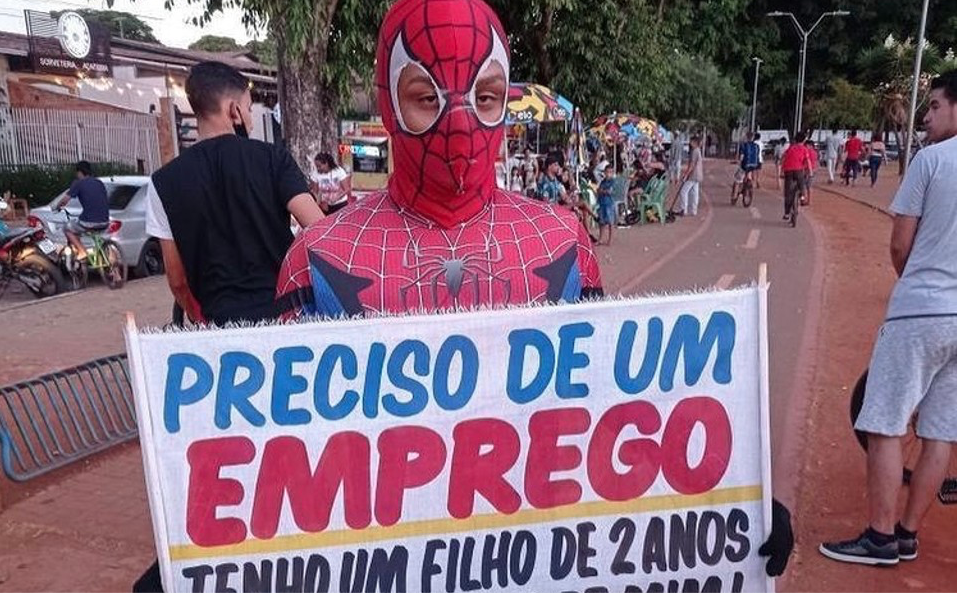 'Homem-Aranha' que escalou viaduto para pedir emprego é indiciado por furto em Caldas (Foto: Divulgação)