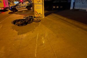 Motociclista de 26 anos morre após colidir contra poste em Goiânia (Foto: Divulgação - PC)